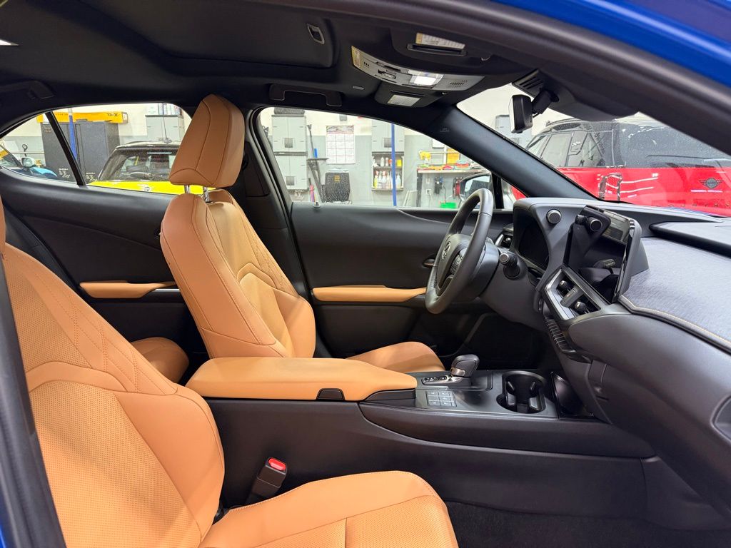 Thumbnail: 2025 Lexus UX - 30