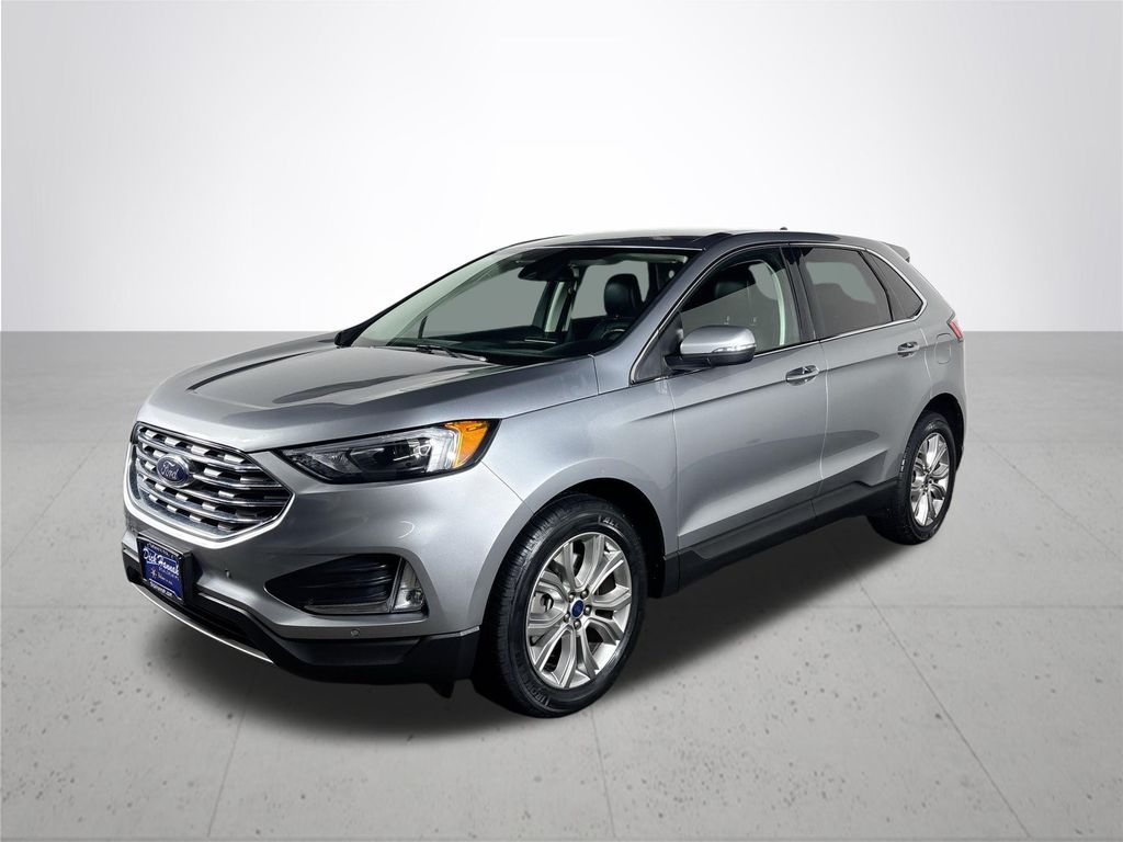 2022 Ford Edge Titanium photo 2