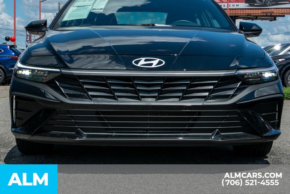 2025 Hyundai Elantra SEL Sport photo 4