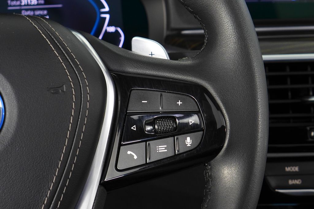 Thumbnail: 2022 BMW 5 Series - 28