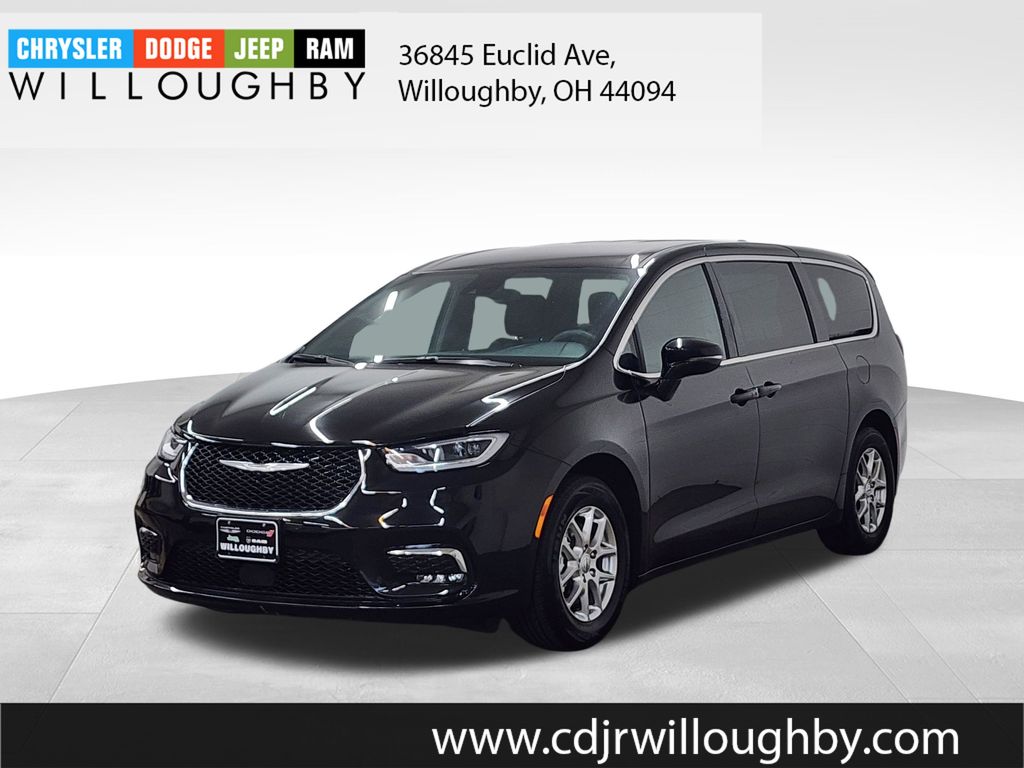 Diamond Black Crystal Pearlcoat 2025 Chrysler Pacifica Select FWD Minivan Front-Wheel Drive 9-Speed Automatic