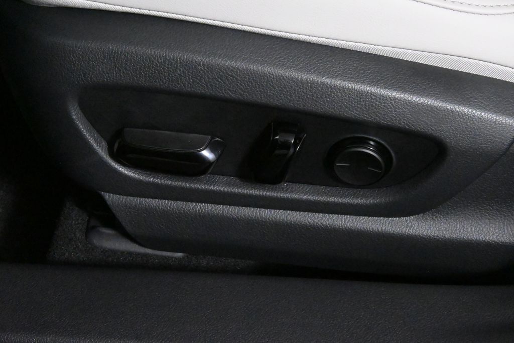 Thumbnail: 2025 Lexus UX - 27