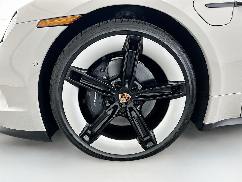 Thumbnail: 2026 Porsche Taycan - 31