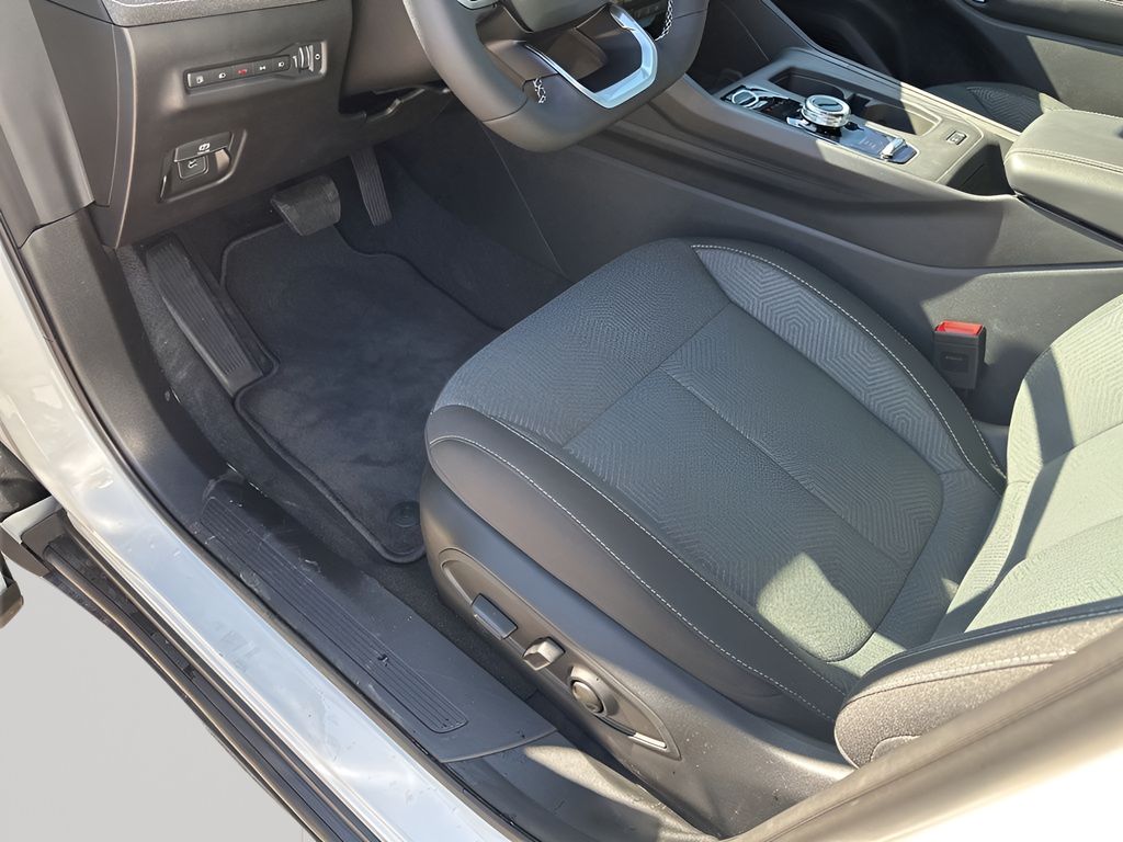 New 2026 White/off-white Jeep Laredo image 28