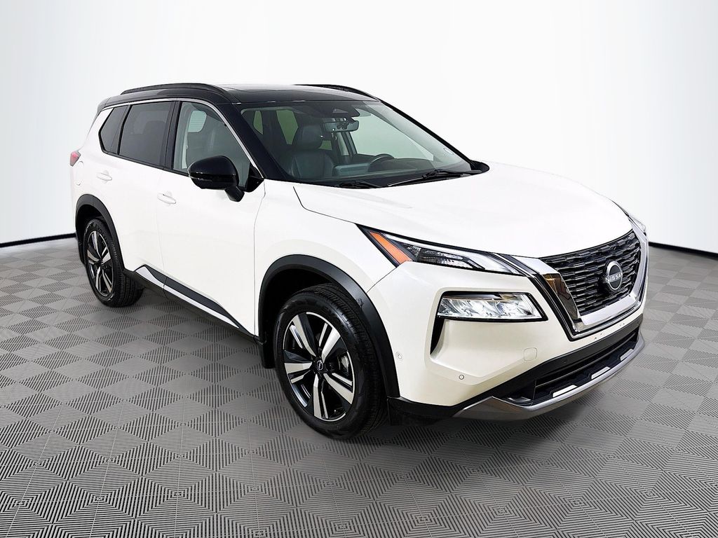 Pearl White Tricoat/Super Black 2023 Nissan Rogue SL FWD SUV / Crossover Front-Wheel Drive Continuously Variable Transmission