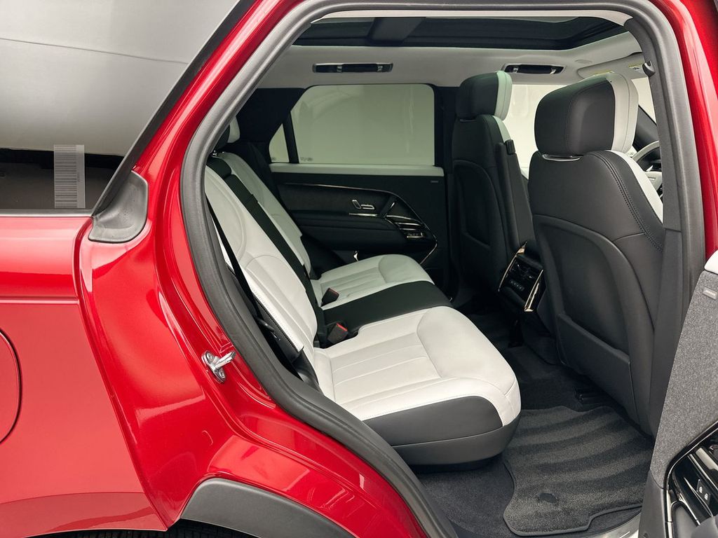 Thumbnail: 2023 Land Rover Range Rover Sport - 15