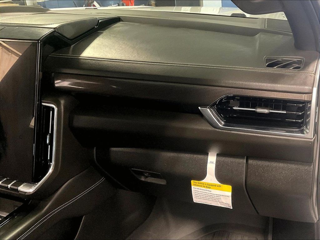 2025 GMC Yukon XL — photo 13