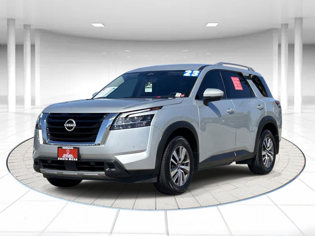 2023 Nissan Pathfinder SL