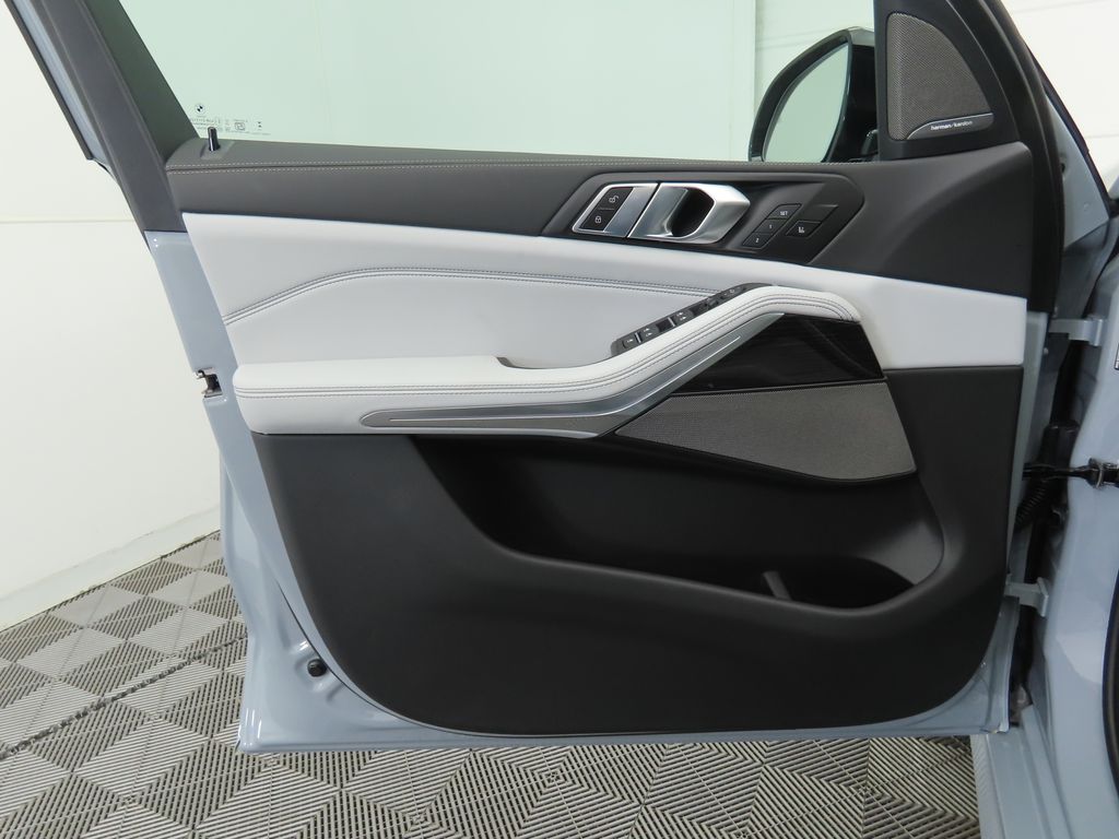 Thumbnail: 2026 BMW X5 - 25