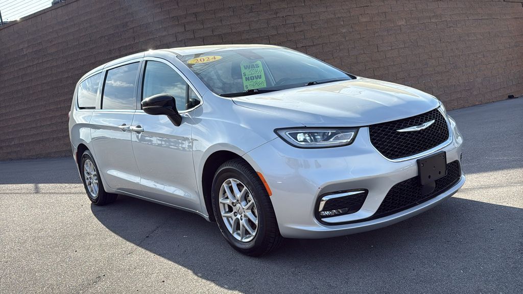 Silver Mist Clearcoat 2024 Chrysler Pacifica Touring L FWD Minivan Front-Wheel Drive 9-Speed Automatic