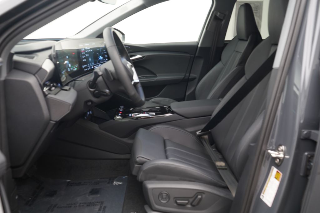 Thumbnail: 2025 Audi Q6 e-tron - 6