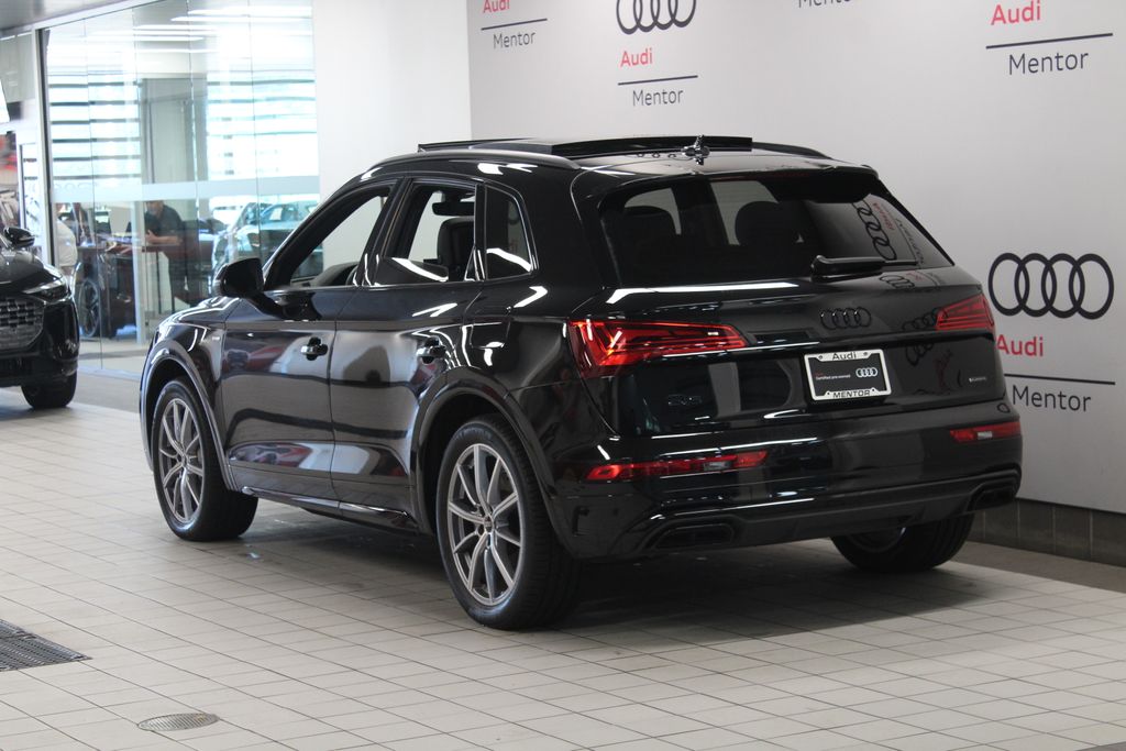 Thumbnail: 2023 Audi Q5 - 4