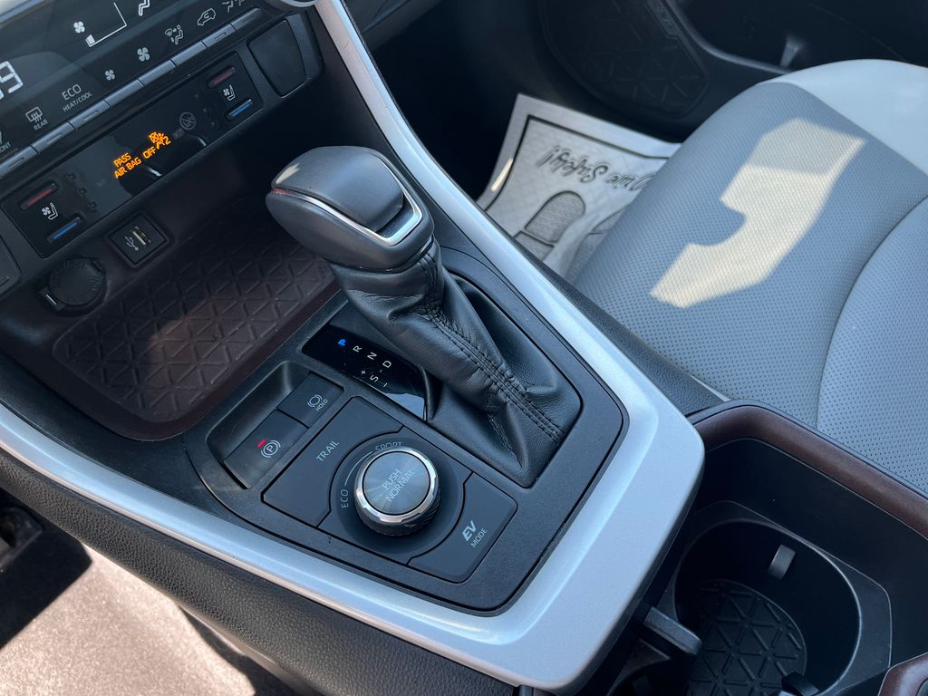 2023 Toyota RAV4 Hybrid Limited photo