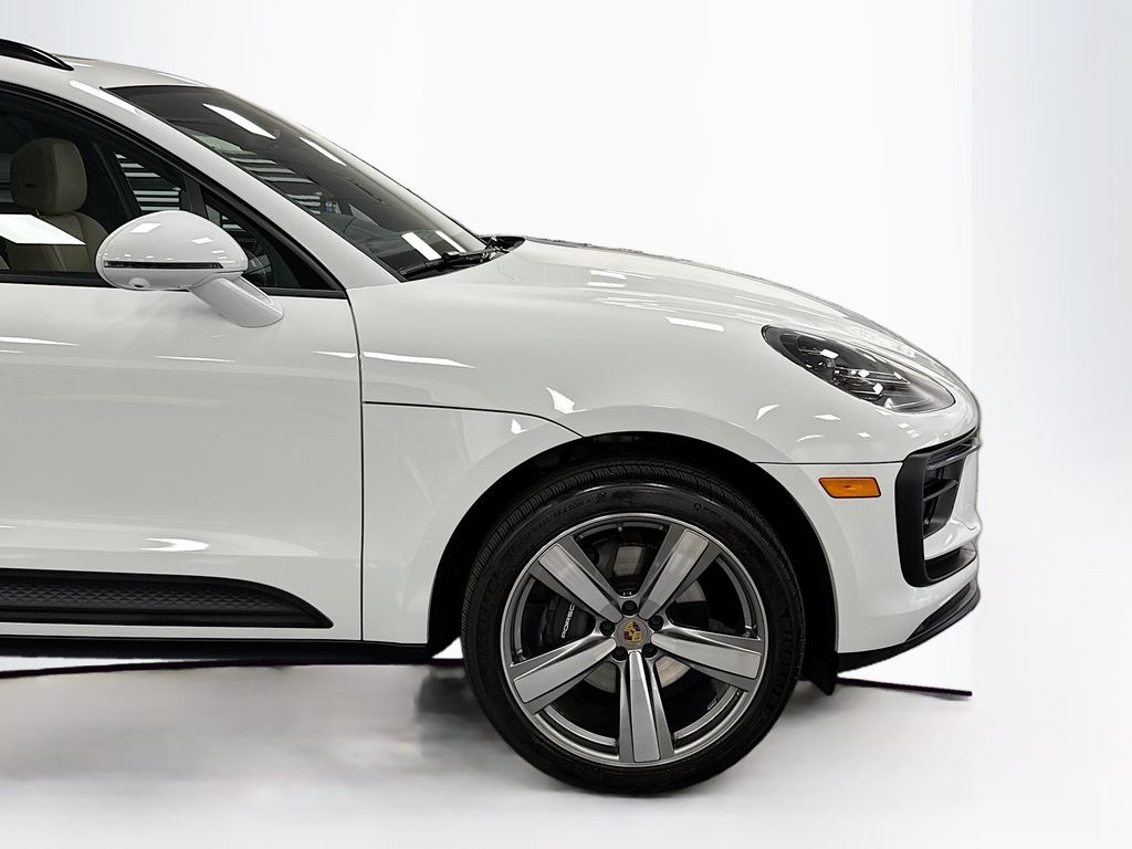 Thumbnail: 2025 Porsche Macan - 11