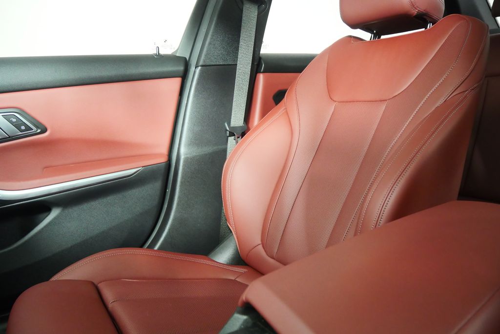 Thumbnail: 2022 BMW 3 Series - 24