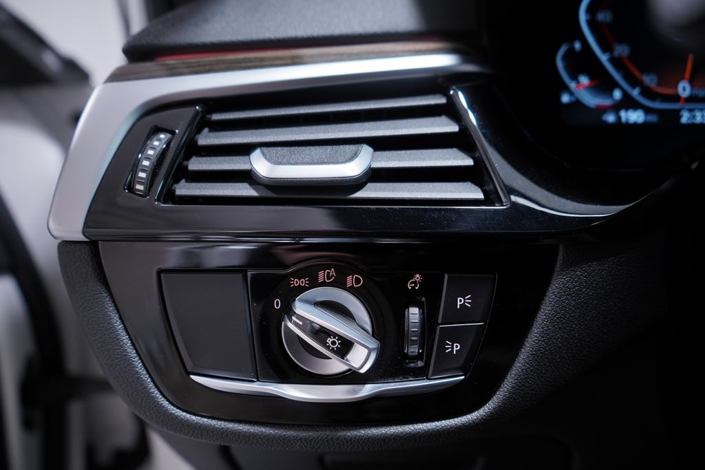 Thumbnail: 2022 BMW 5 Series - 19