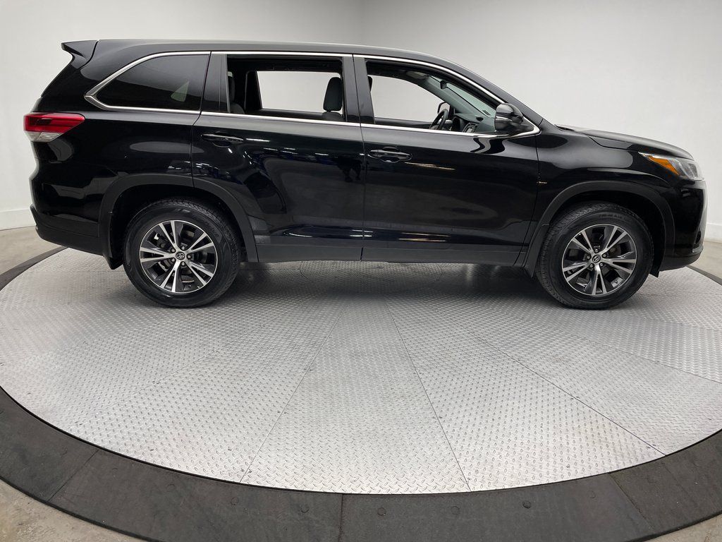 2019 Toyota Highlander LE 4