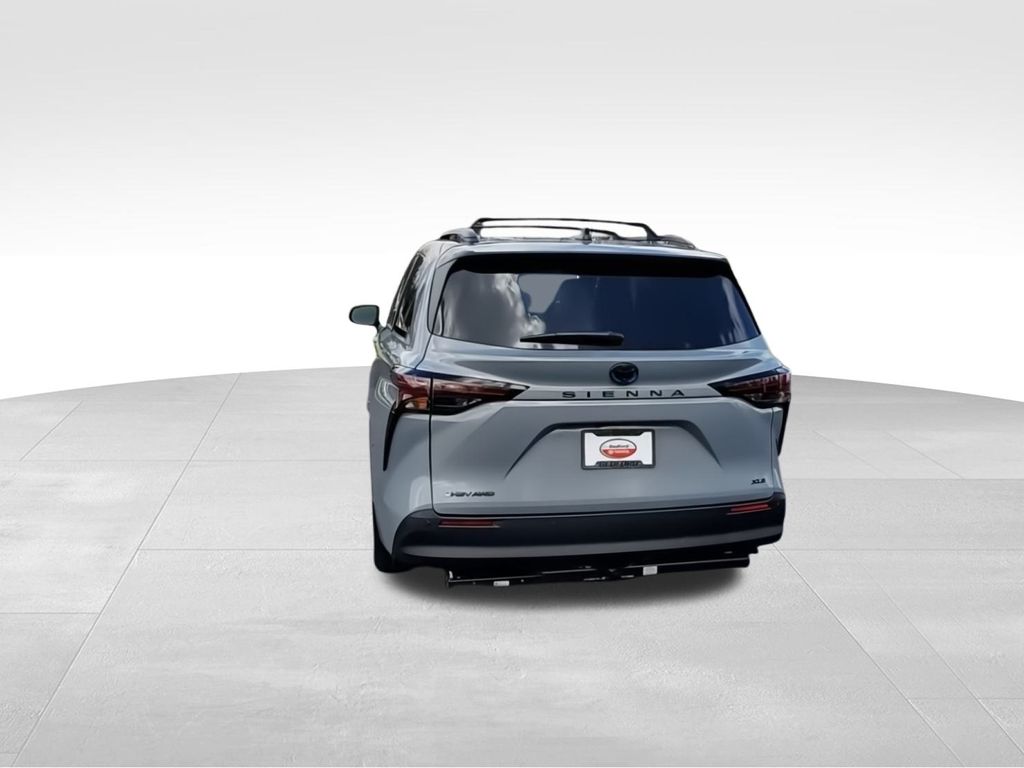 2025 Toyota Sienna L 7
