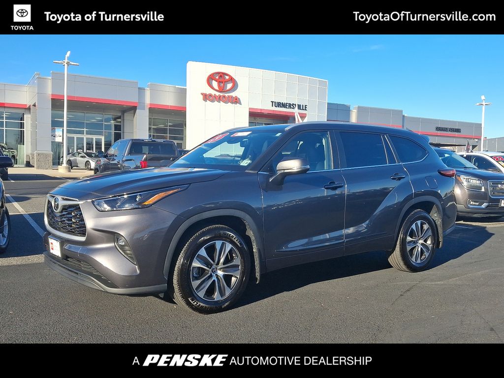 2023 Toyota Highlander XLE -
                Turnersville, NJ