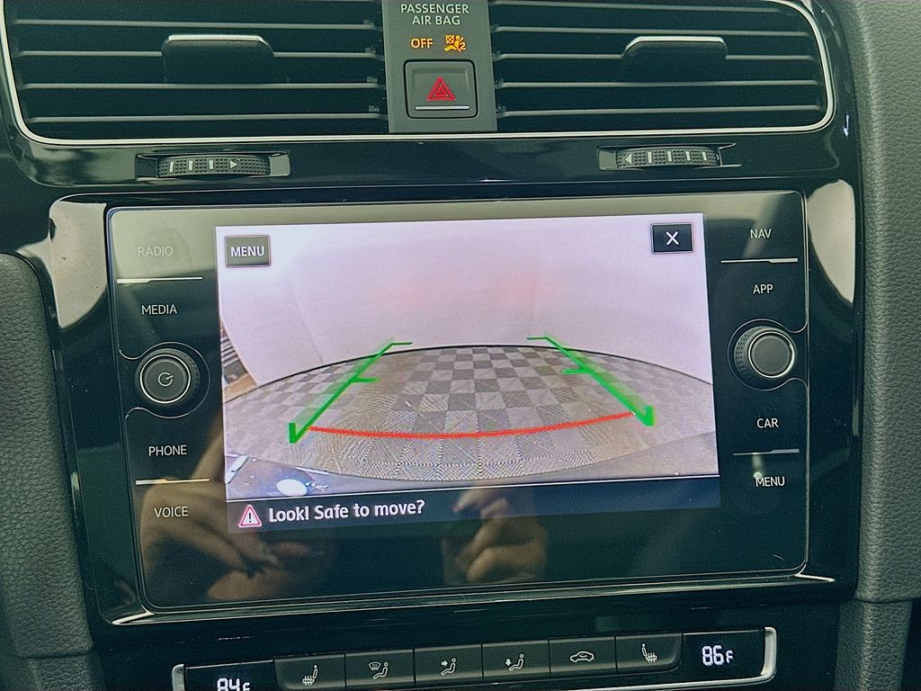 Thumbnail: 2018 Volkswagen e-Golf - 14