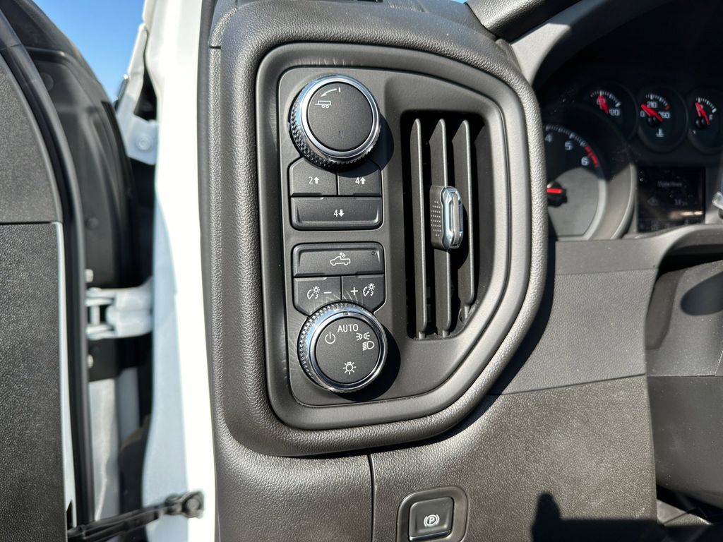 2023 GMC Sierra 2500HD Pro 11