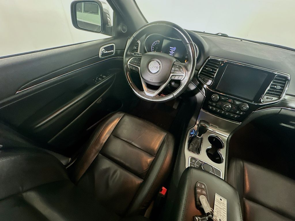 Used 2019 Gray Jeep Limited image 9