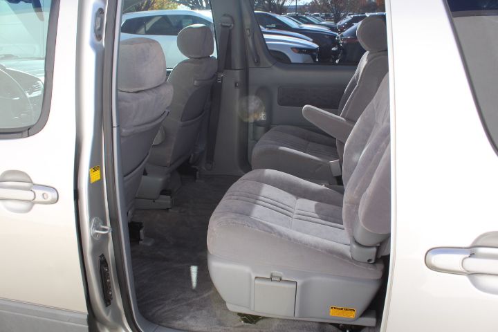 Used Car 2002 Toyota Sienna  For Sale Under $10,000 In Georgetown, Texas