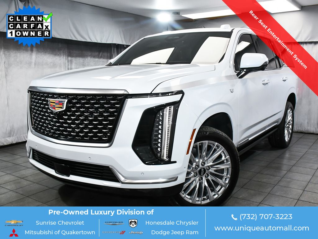Vibrant White Tricoat 2026 Cadillac Escalade Luxury 4WD SUV / Crossover Four-Wheel Drive