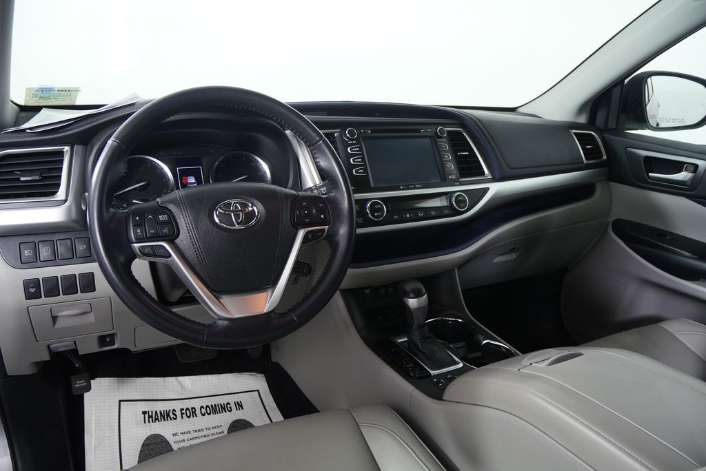 Thumbnail: 2018 Toyota Highlander - 18