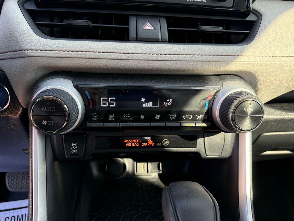 Thumbnail: 2021 Toyota RAV4 - 19