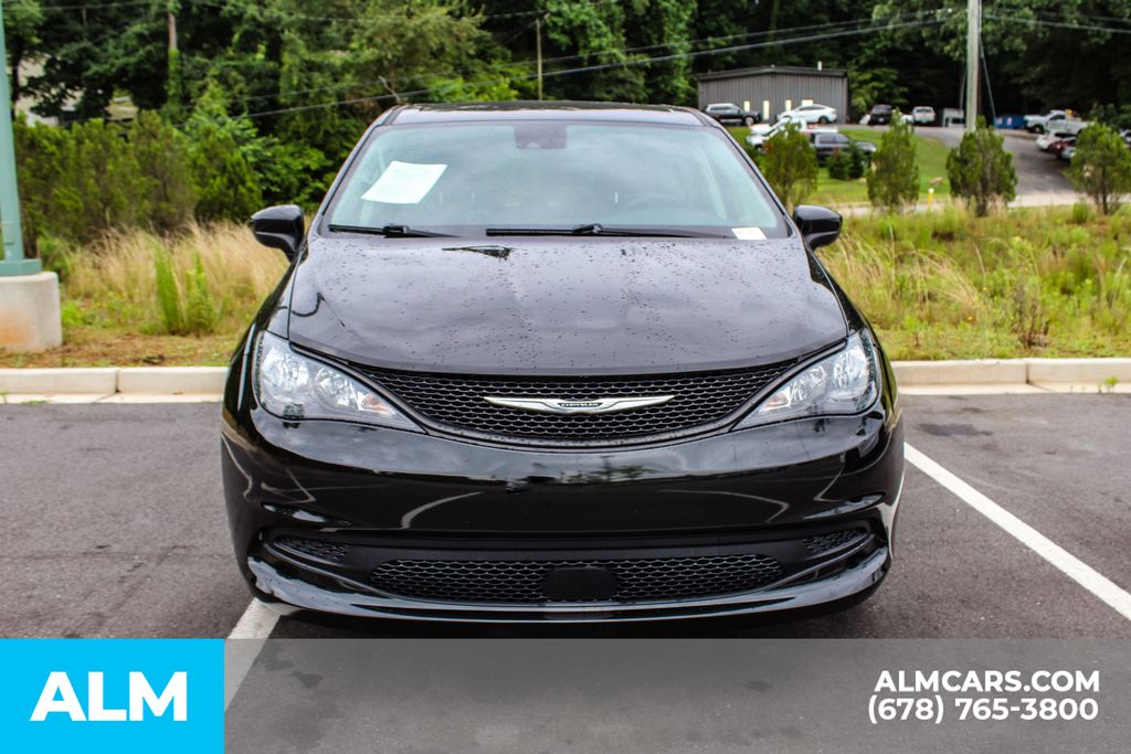 Used 2023 Black Chrysler LX image 7