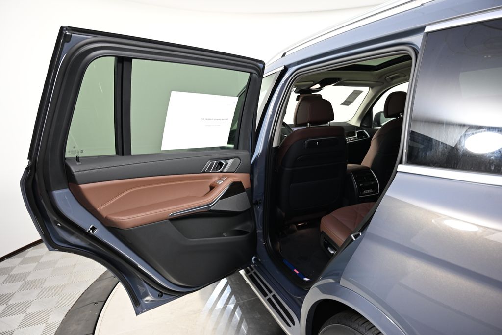 Thumbnail: 2026 BMW X7 - 23