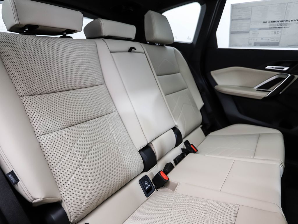 2025 BMW X1 xDrive28i 27