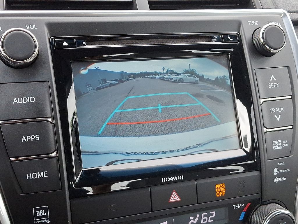 2017 Toyota Camry XLE 19