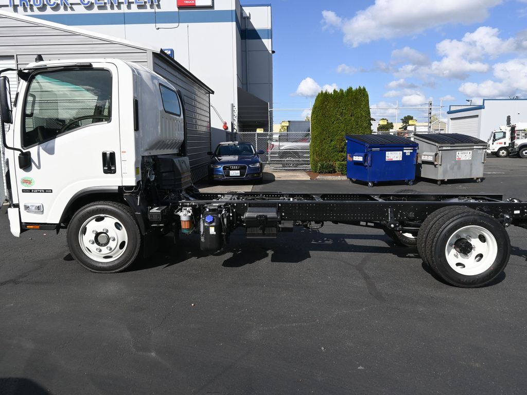 2025 Isuzu NPR XD 