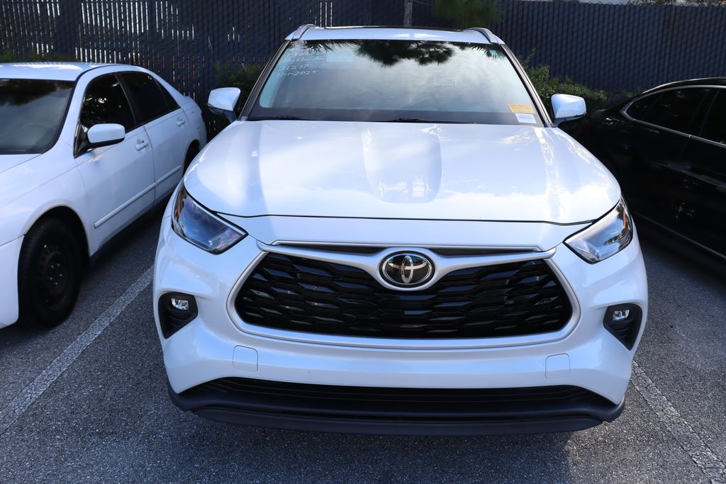 Thumbnail: 2023 Toyota Highlander - 5