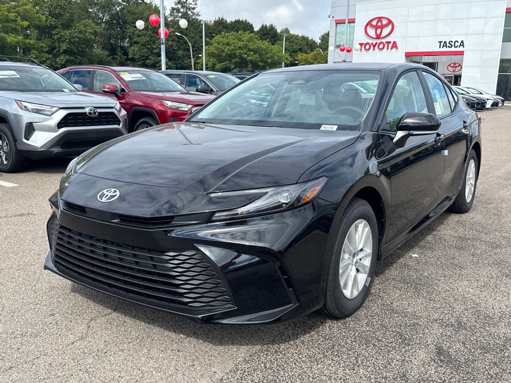 2025 Toyota Camry LE photo 3