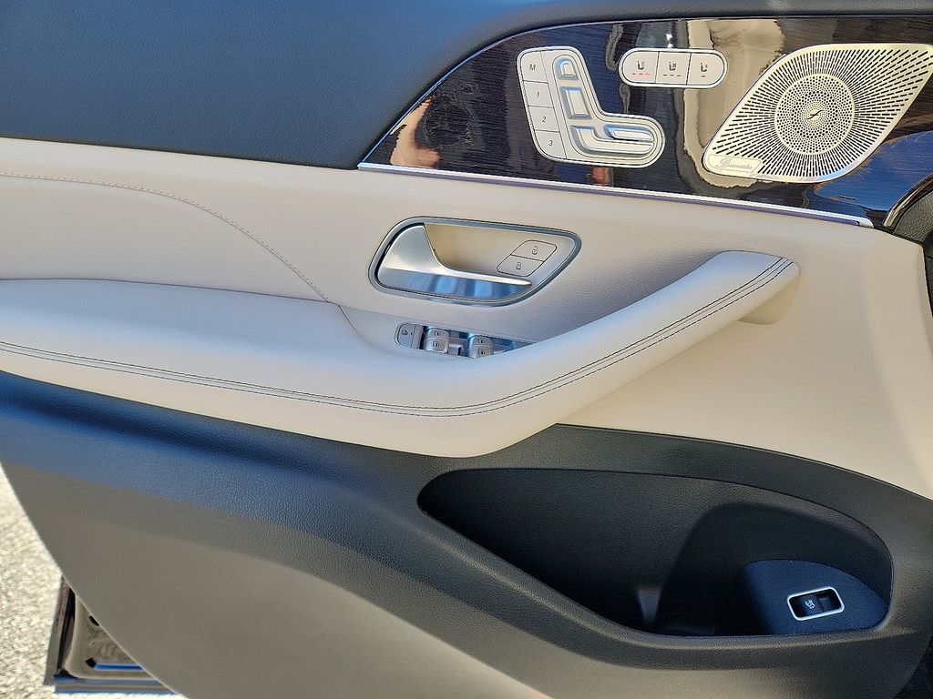 Thumbnail: 2026 Mercedes-Benz GLE - 8