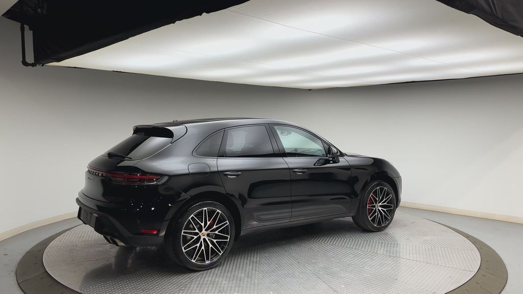 Thumbnail: 2023 Porsche Macan - 2