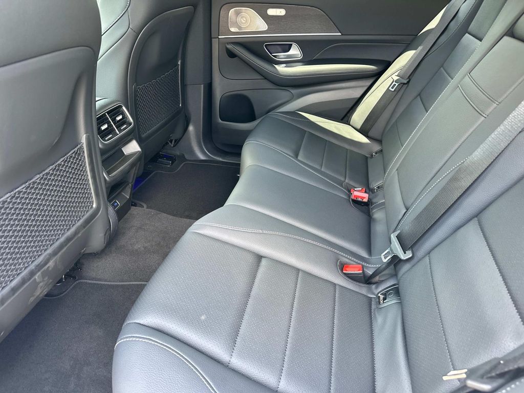 Thumbnail: 2026 Mercedes-Benz GLE - 22