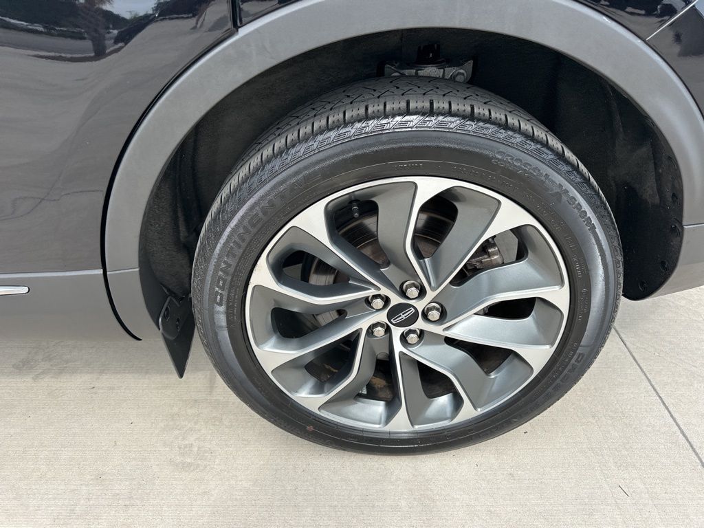 2022 Infinite Black Metallic Clearcoat Lincoln Nautilus Reserve AWD SUV