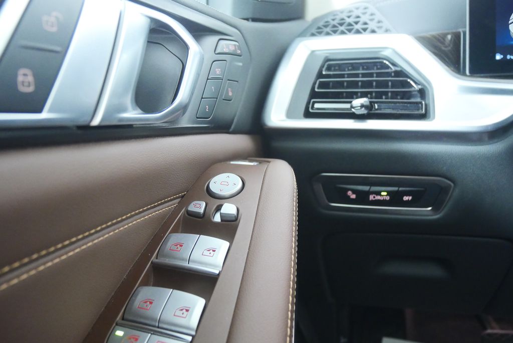 Thumbnail: 2025 BMW X7 - 18