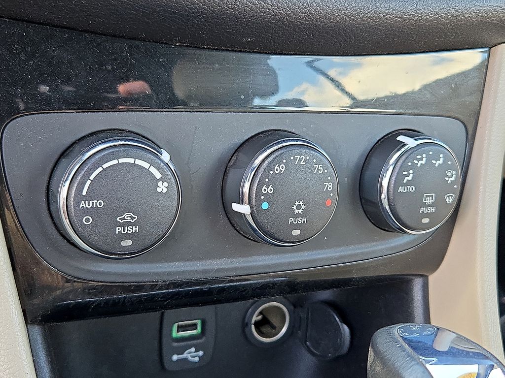 2011 Chrysler 200