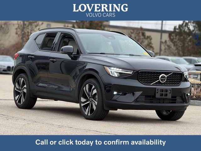 2023 Volvo XC40 B5 Plus Dark Theme AWD