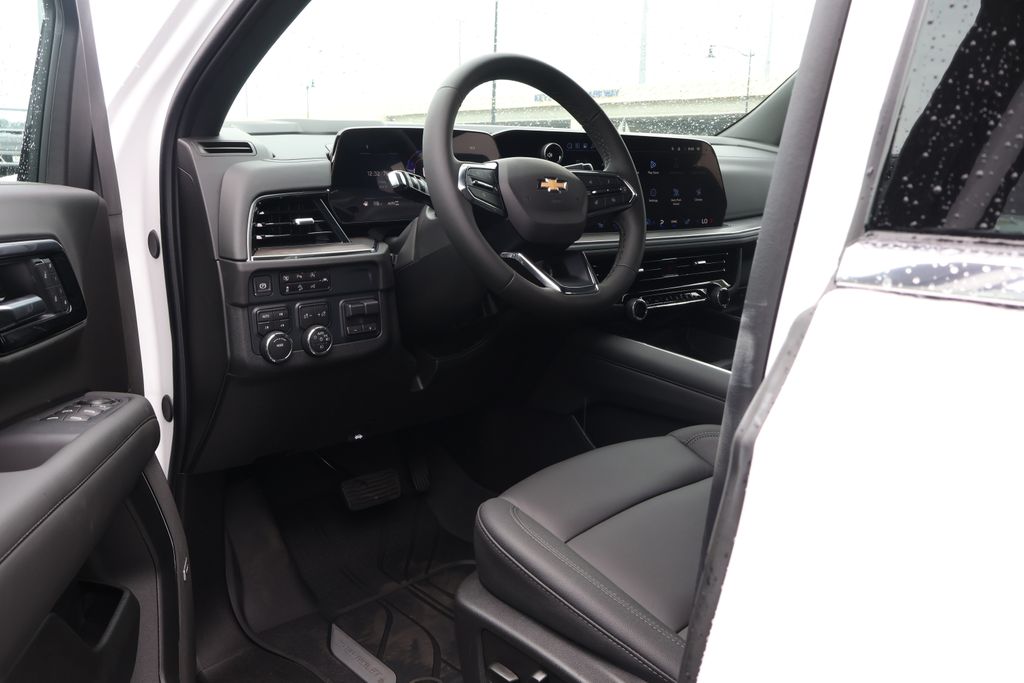 2025 Chevrolet Suburban LT 12