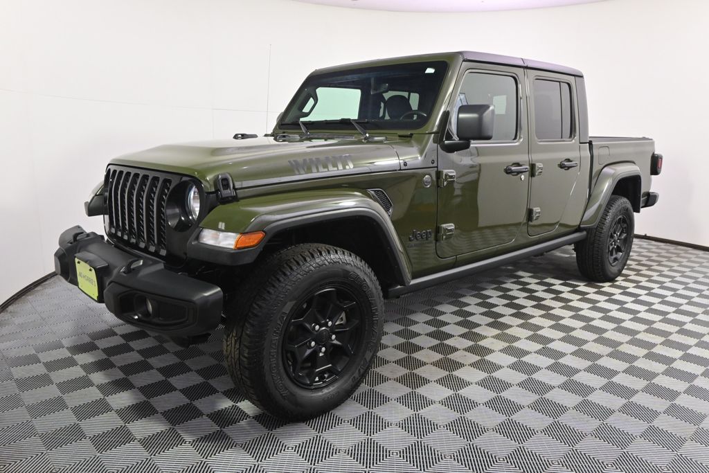 Used 2022 Green Jeep Sport image 2