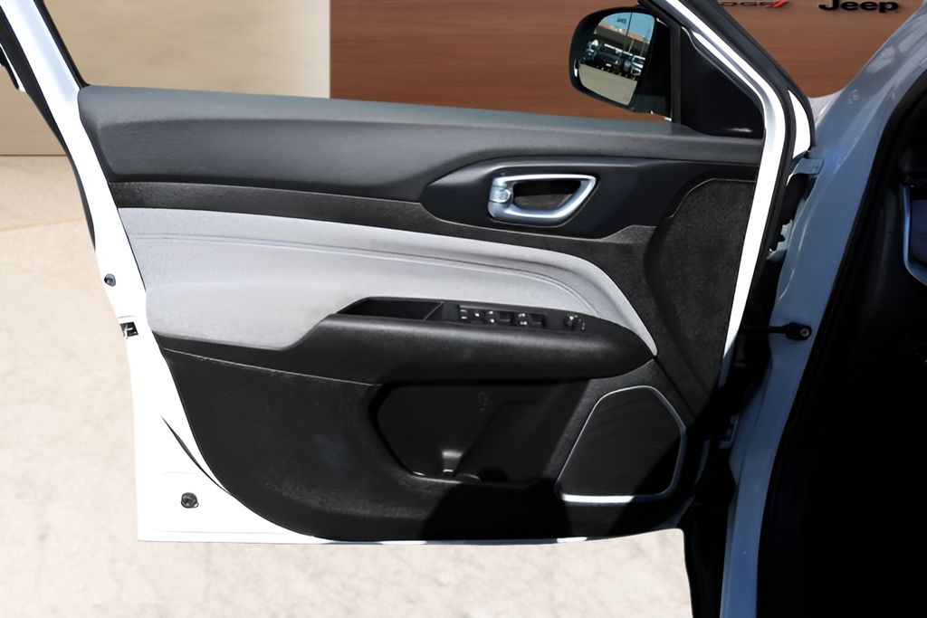 Used Car 2025 Jeep Compass  Latitude For Sale Under $25,000 In Austin, Texas