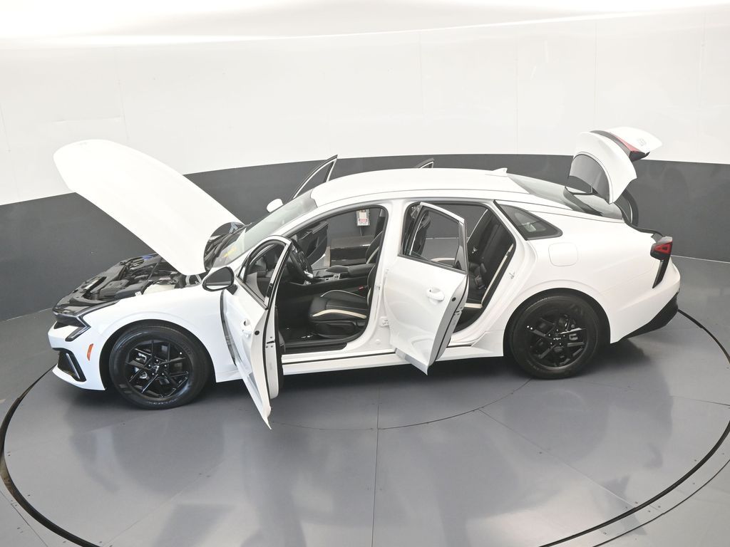 New 2025 Snow White Pearl Kia LXS image 59
