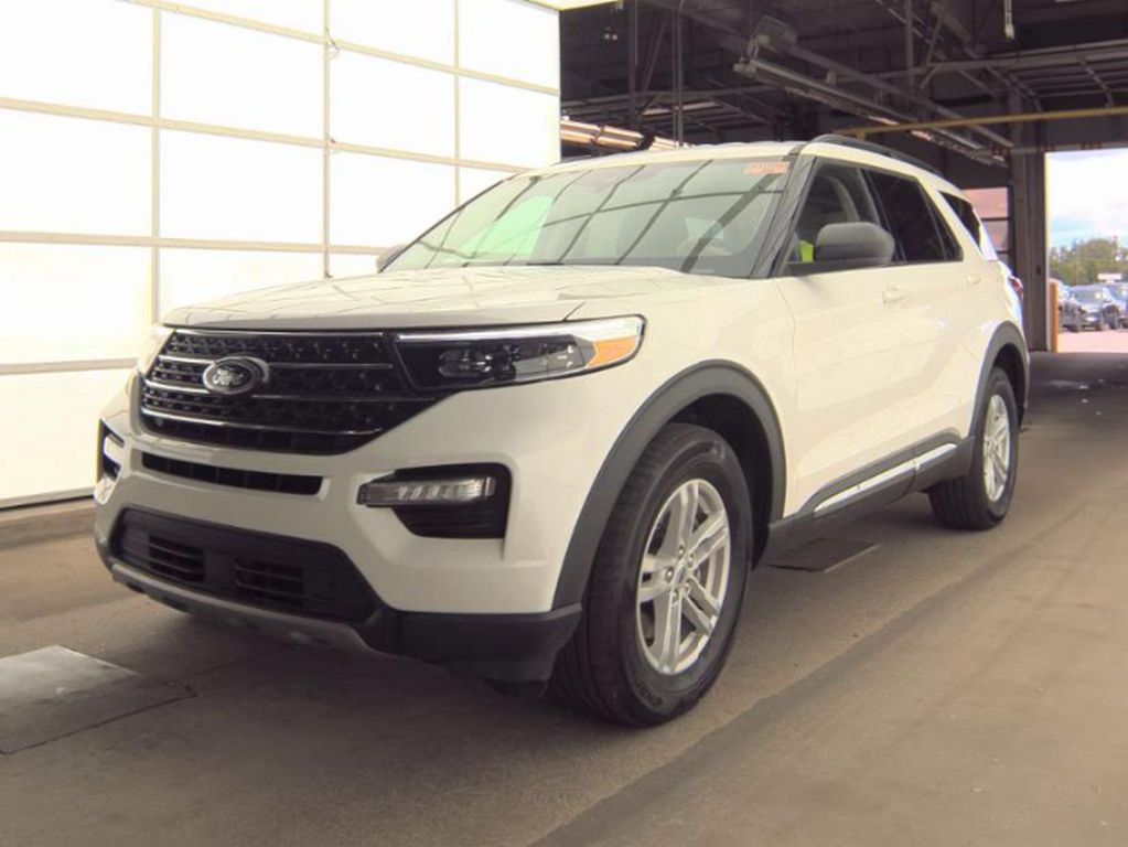 Used 2024 White Ford XLT image 2