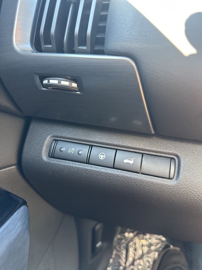 2025 Everest White Pearl Tricoat Nissan Pathfinder SL FWD SUV